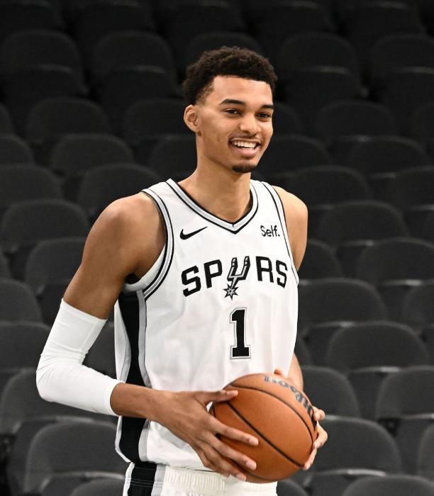 TheShy迎来三赛季出色发挥，切尔西观众热烈欢呼！