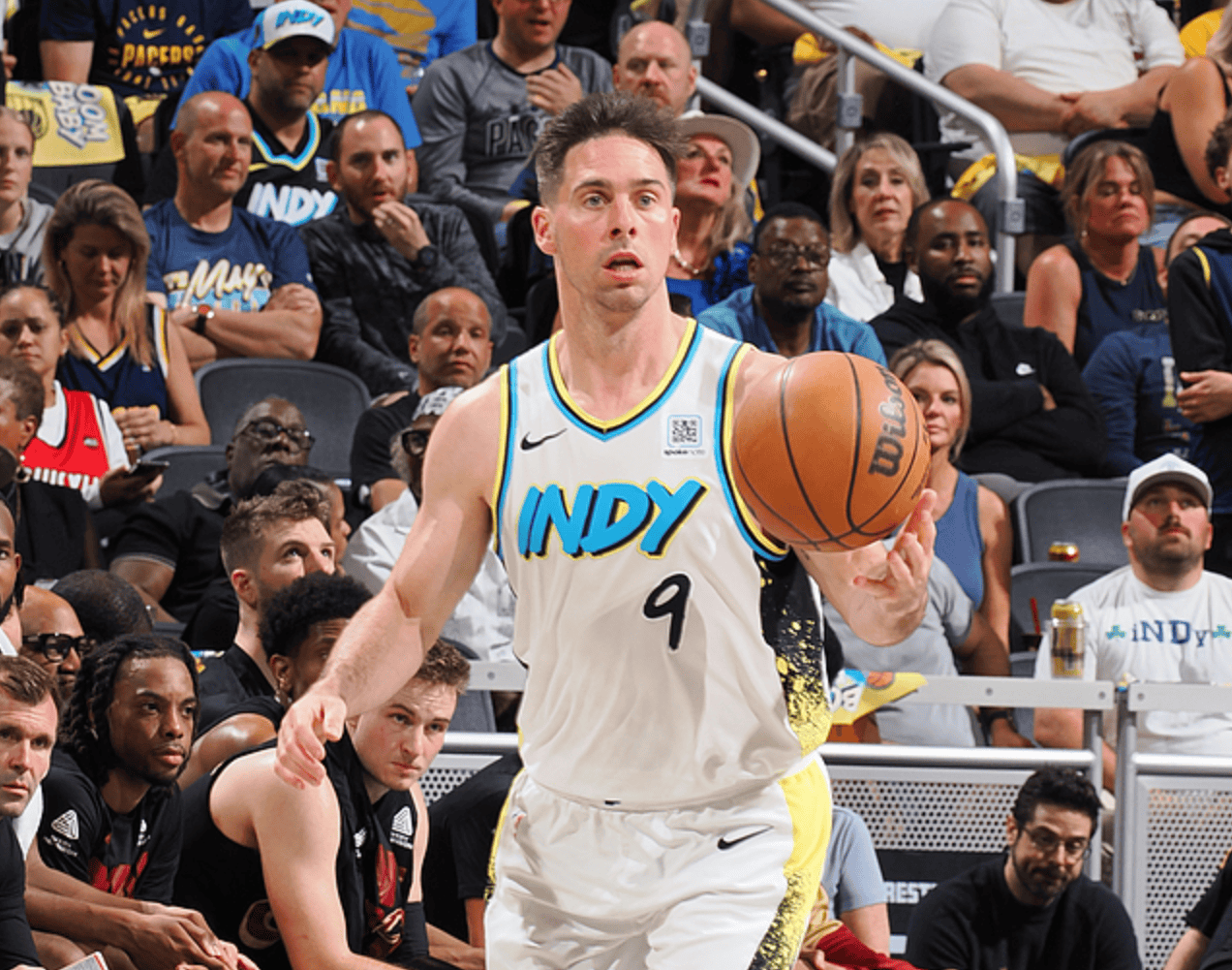 九游-西亚卡姆迎来二十赛季出色发挥，加拿大队观众热烈欢呼！-九游